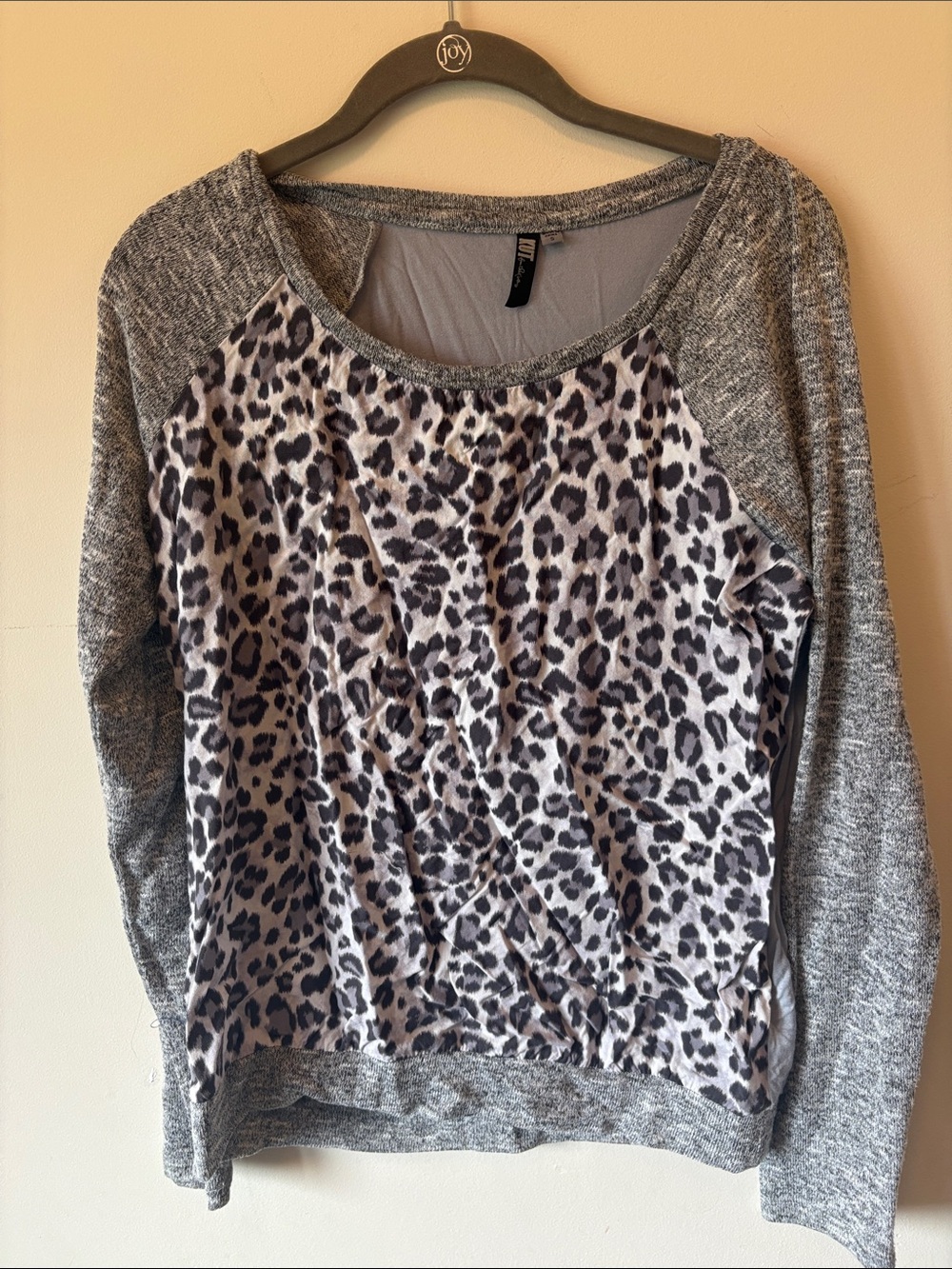 Kut from the Kloth Gray Leopard Raglan Pullover